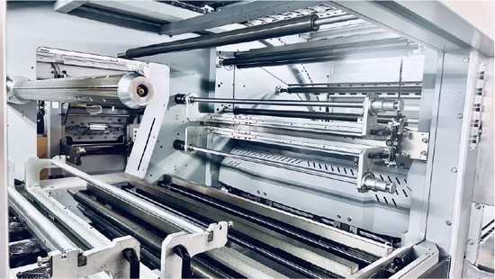 Machine automatique d'estampage et de découpe de feuilles Lk106EMT (haute intelligence)