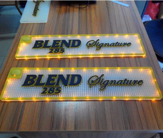 Étiquette / Logo / Badge / Patch en caoutchouc / Porte-clés / Bracelet de montre / Machine de fabrication d'aimants pour réfrigérateur